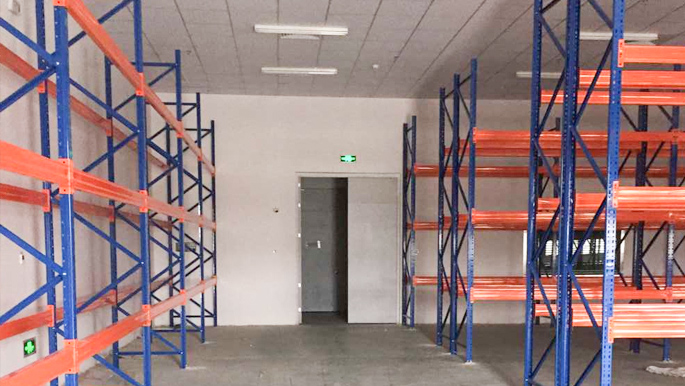 某醫(yī)藥行業(yè)選擇國(guó)德重型貨架 汽車(chē)行業(yè)閣樓貨架